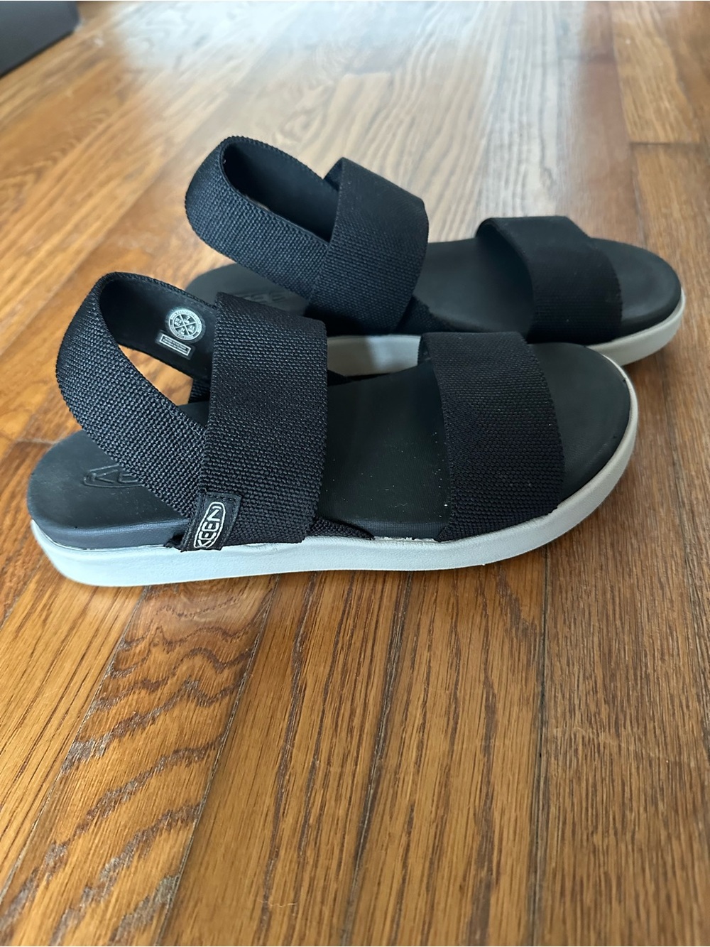 Like-New KEEN Strappy Black Sandals - Women’s 7 (US) - Picture 3 of 10